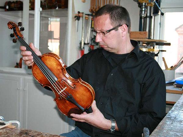 Violinmaker Robert Knudsen - Workshop in Bjerringbro, Denmark.